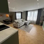 Center Luxury Apartment *