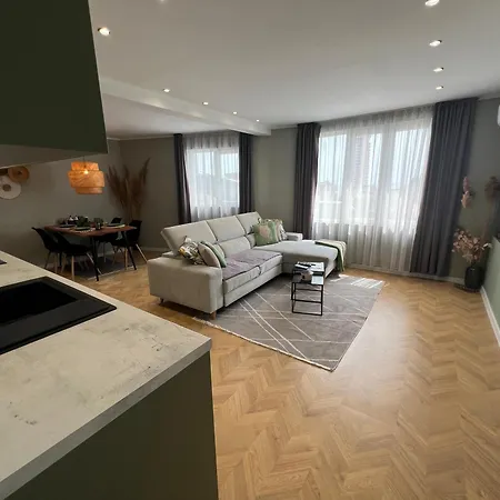 Center Luxury Apartment *