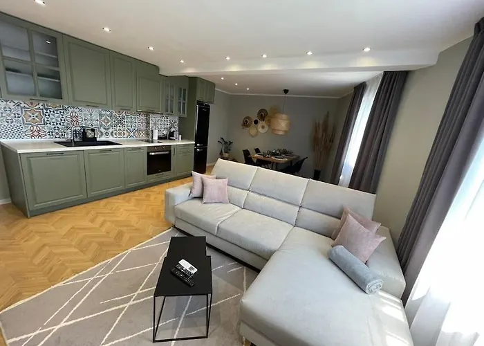 Center Luxury * 瓦爾納