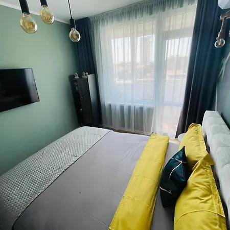 Center Luxury וארנה